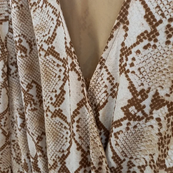 Michael Kors Snake Print Georgette Wrap Style Dress Size Medium - Picture 4 of 6